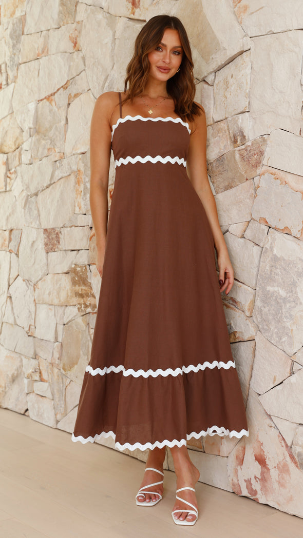 Vestido largo elegante con tirantes finos