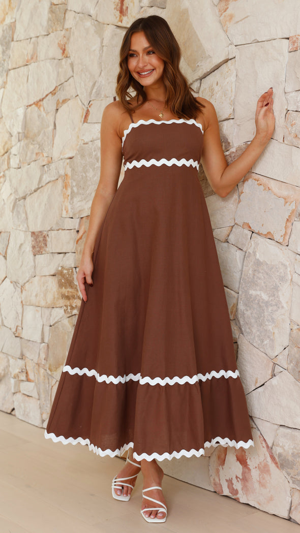 Vestido largo elegante con tirantes finos