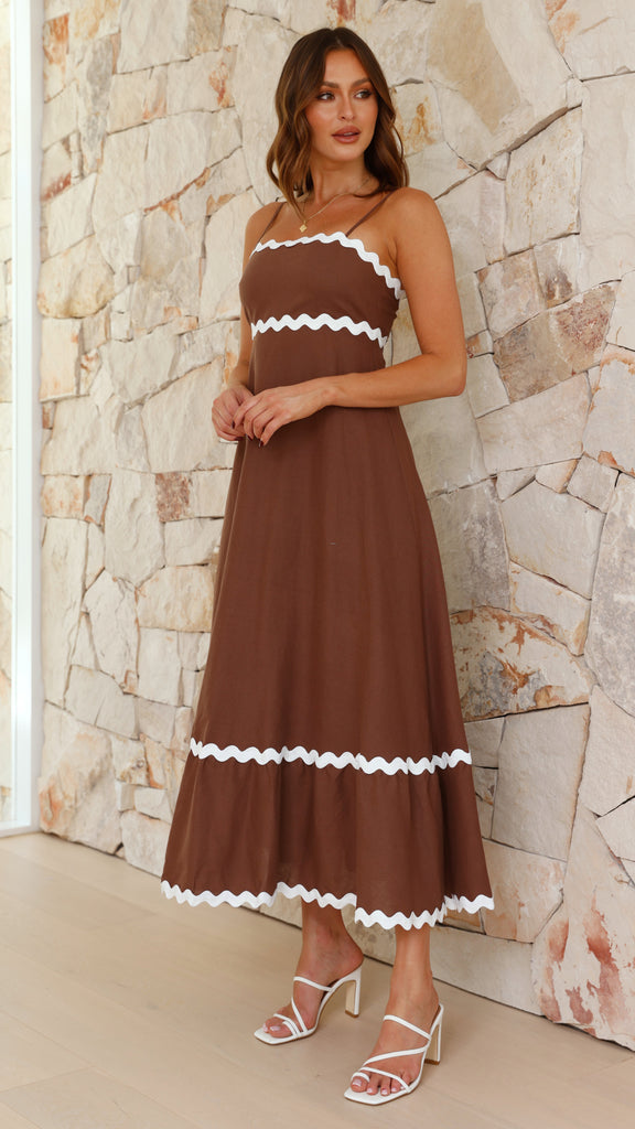 Vestido largo elegante con tirantes finos