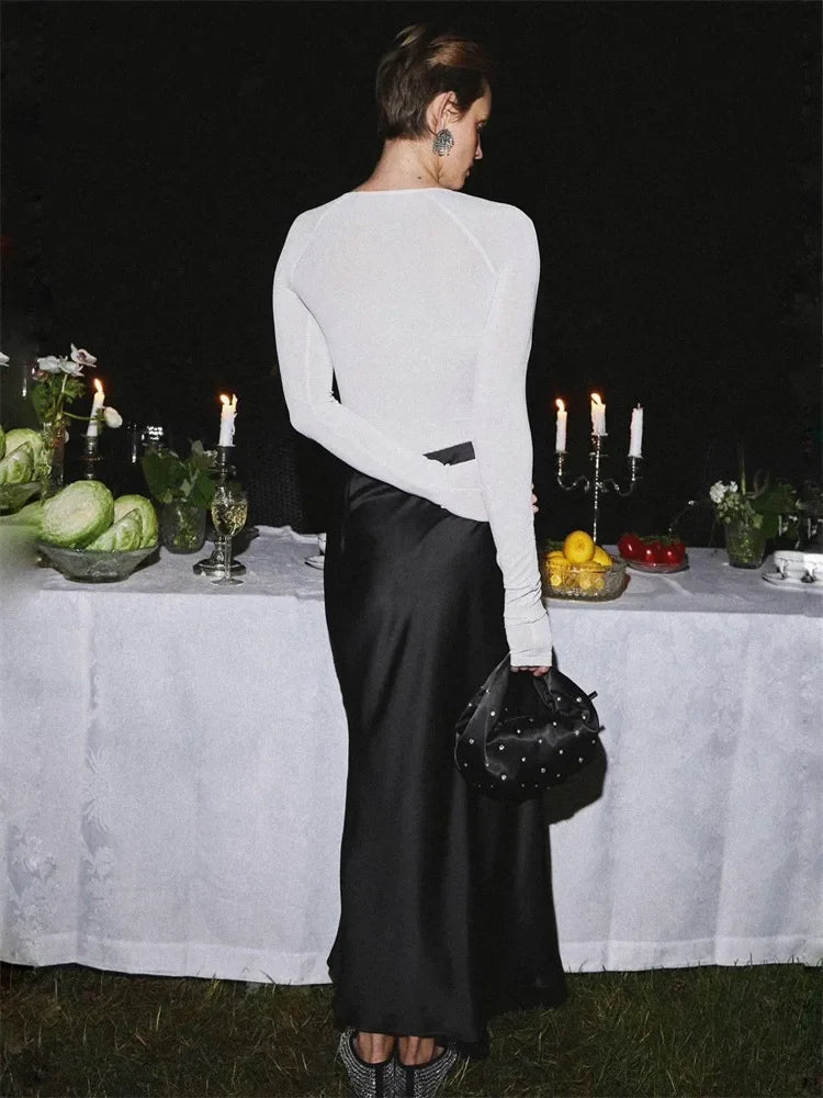 Falda maxi con acabado brillante y abertura lateral