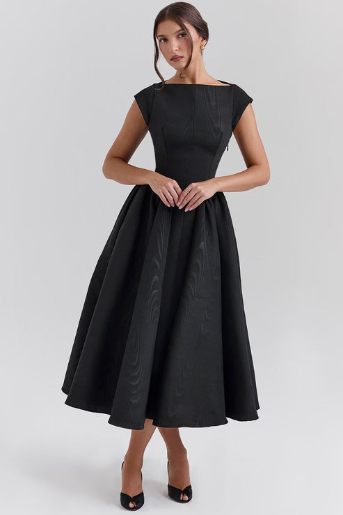 Vestido midi elegante con mangas cortas espalda abierta y falda amplia