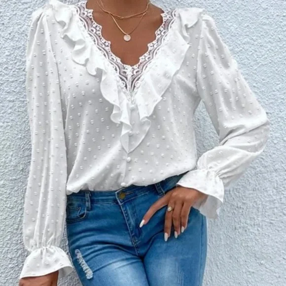 Blusa Boho con Lunares Suizos y Encaje con Volantes Micaela