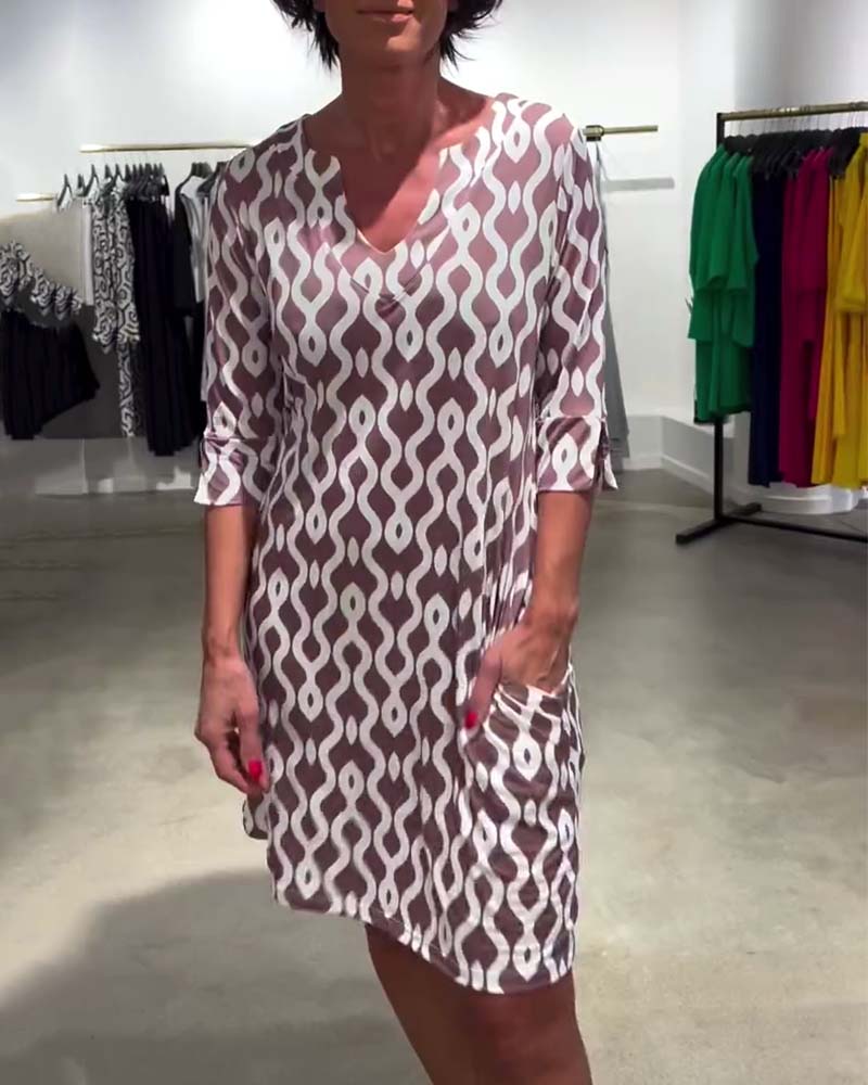 Vestido estampado moderno hasta la rodilla con mangas tres cuartos