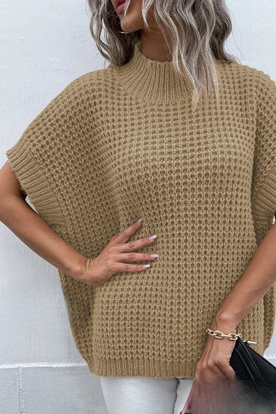 Elegante suéter beige con mangas abullonadas y cuello alto