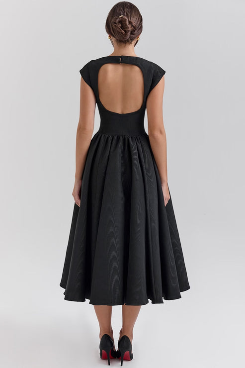Vestido midi elegante con mangas cortas espalda abierta y falda amplia