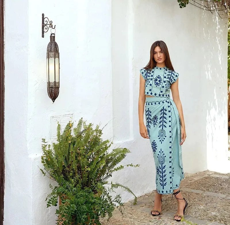 Conjunto de dos piezas con estampado compuesto por top y falda
