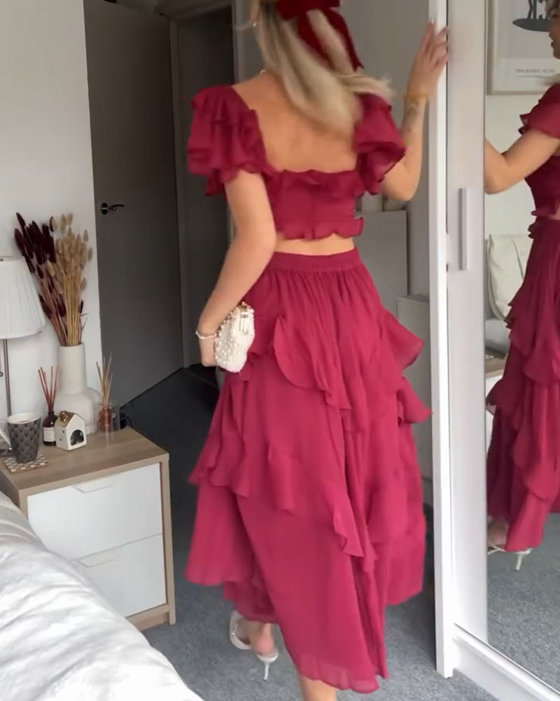 Vestido corto con volantes y escote cuadrado
