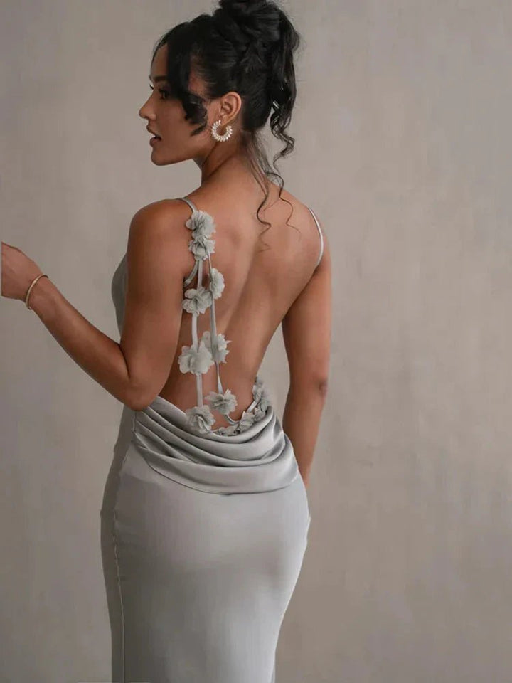 Vestido largo de noche elegante para mujer con espalda descubierta y diseño sofisticado