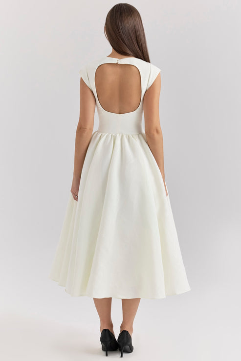 Vestido midi elegante con mangas cortas espalda abierta y falda amplia