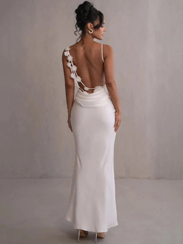 Vestido largo de noche elegante para mujer con espalda descubierta y diseño sofisticado