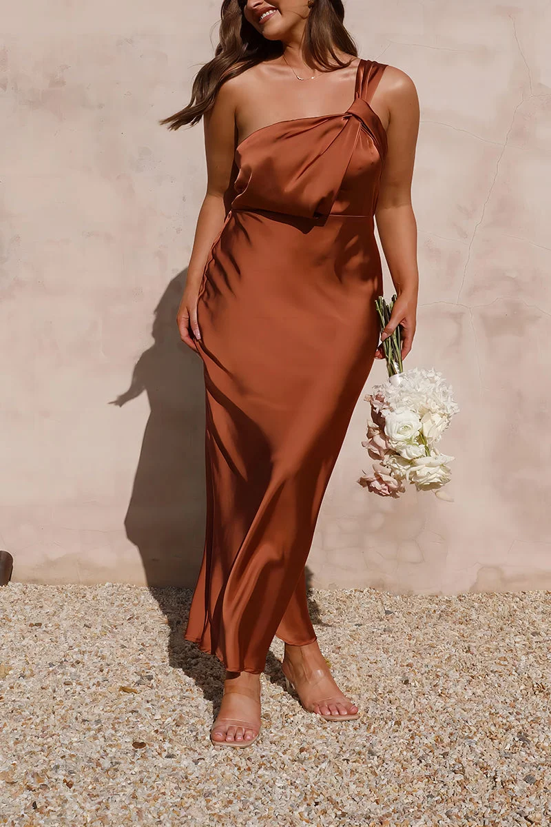Vestido midi asimétrico de fiesta con diseño elegante