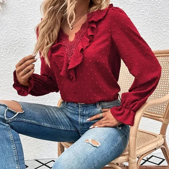 Blusa Boho con Lunares Suizos y Encaje con Volantes Micaela