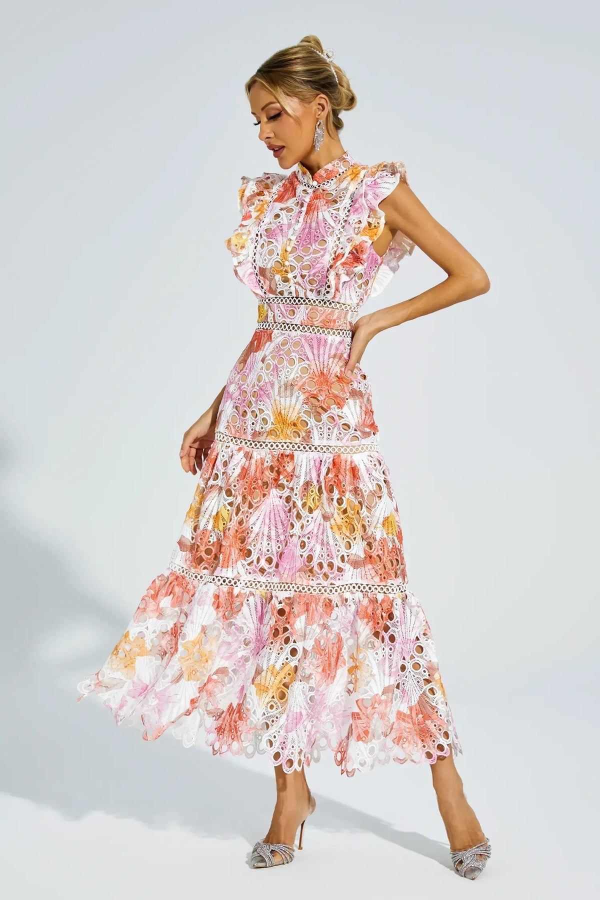 Vestido midi sin mangas para mujer con detalles calados modernos