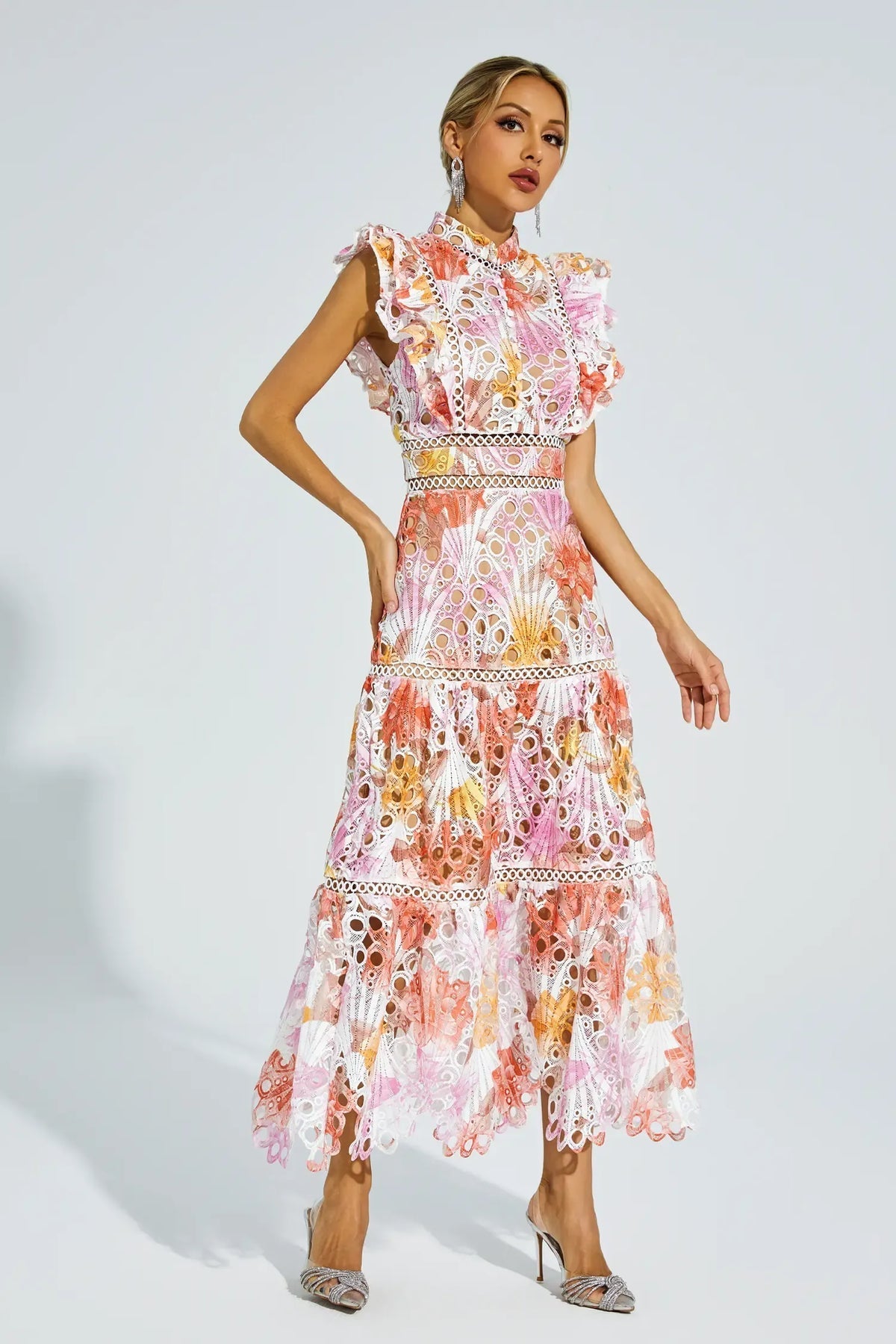 Vestido midi sin mangas para mujer con detalles calados modernos