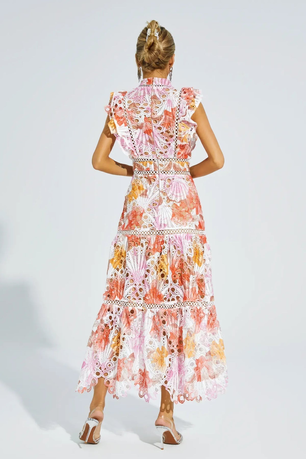 Vestido midi sin mangas para mujer con detalles calados modernos