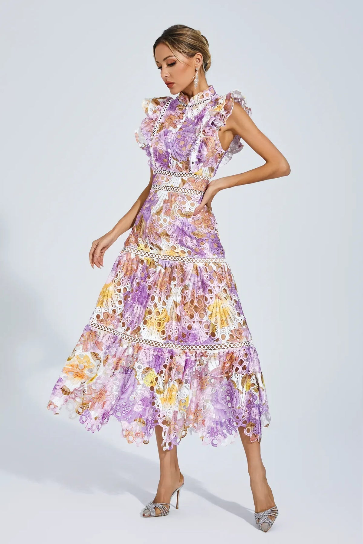 Vestido midi sin mangas para mujer con detalles calados modernos