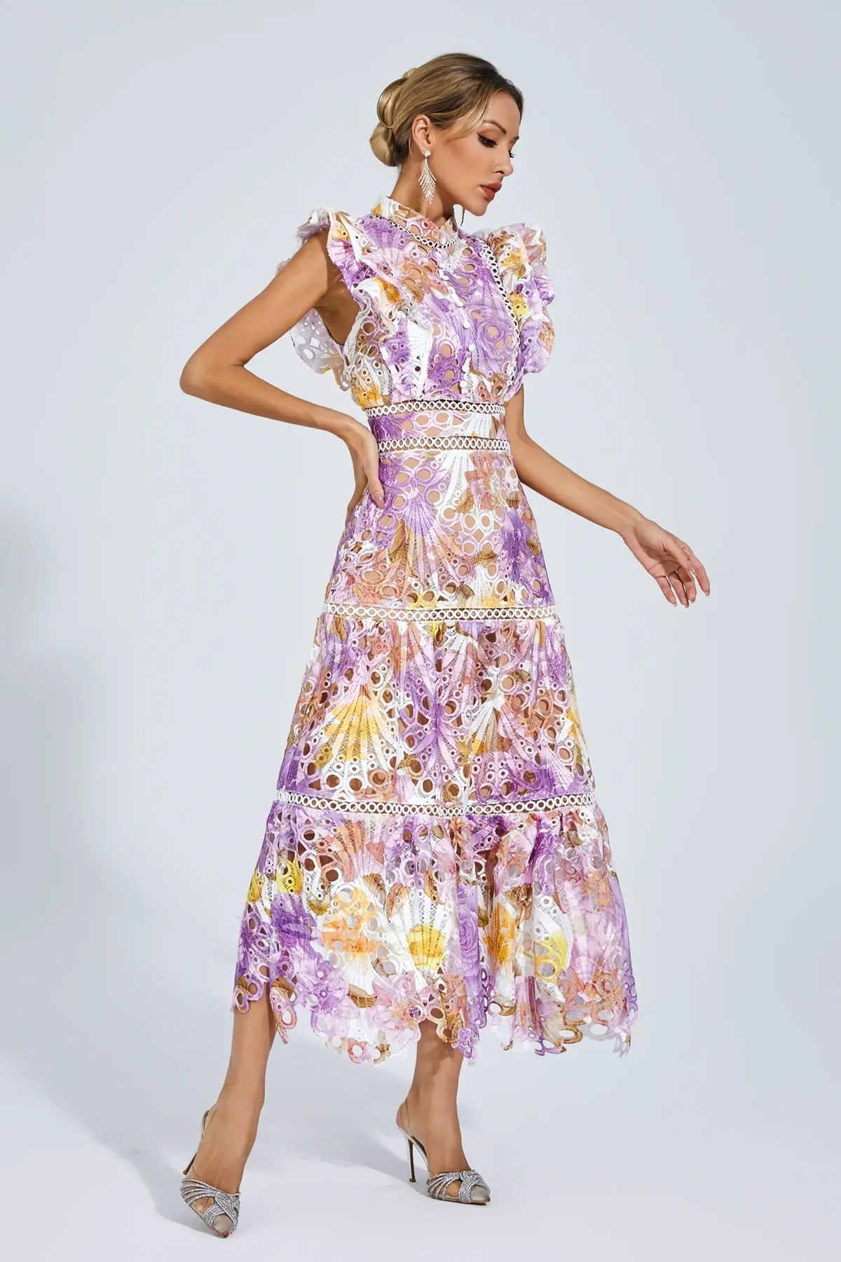 Vestido midi sin mangas para mujer con detalles calados modernos