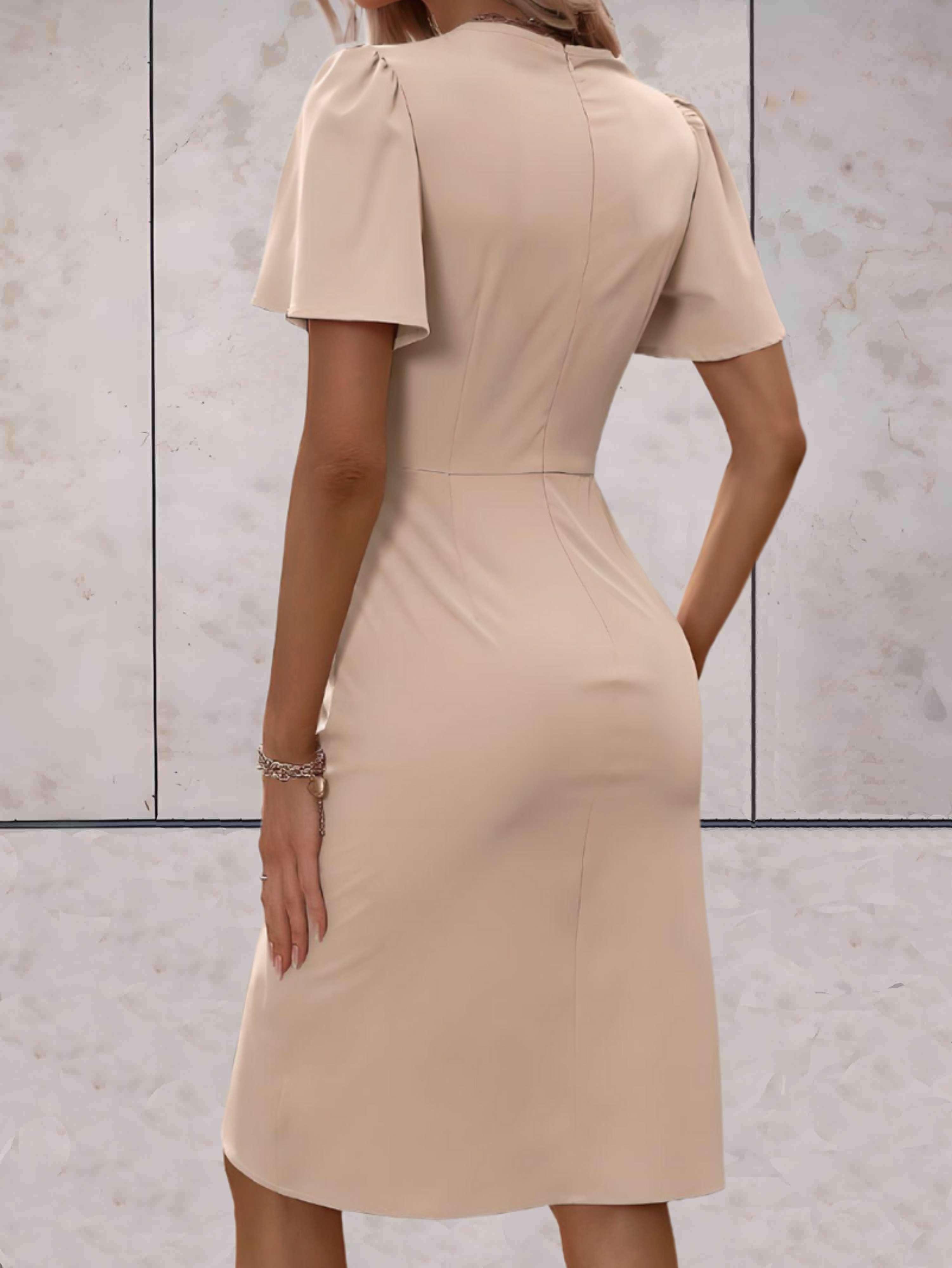 Vestido cruzado clásico con elegante escote en V
