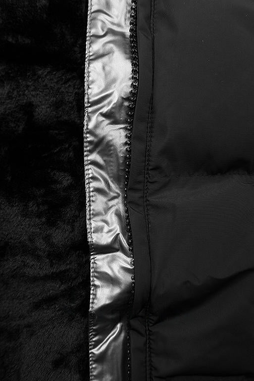 Elegante y cálida parka femenina con capucha profunda