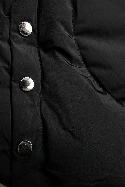 Elegante y cálida parka femenina con capucha profunda