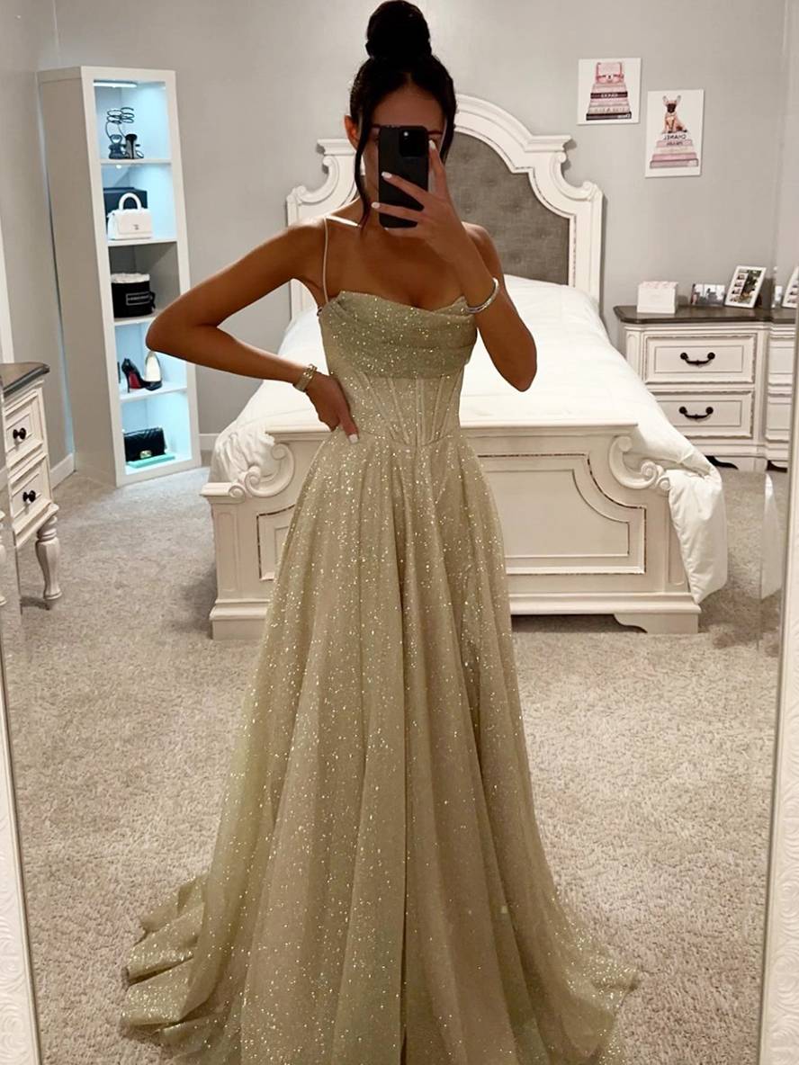 Vestido largo brillante con tirantes finos sin mangas para ocasiones elegantes