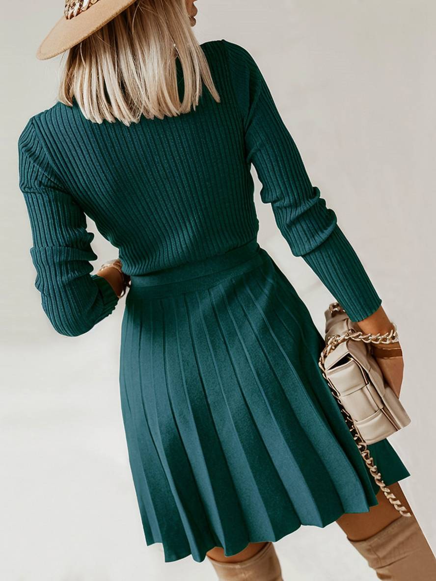 Vestido corto con escote en V, mangas largas y cinturón para un mira elegante y versátil