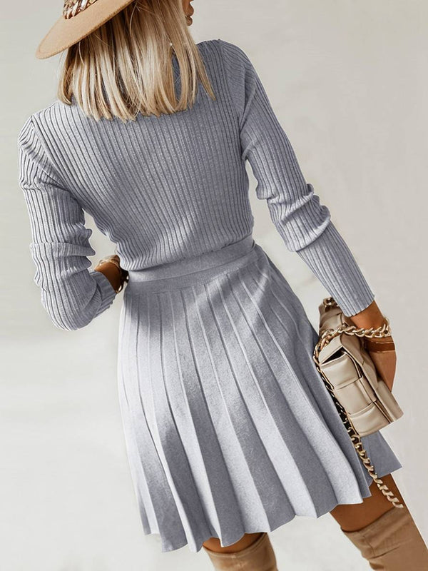 Vestido corto con escote en V, mangas largas y cinturón para un mira elegante y versátil