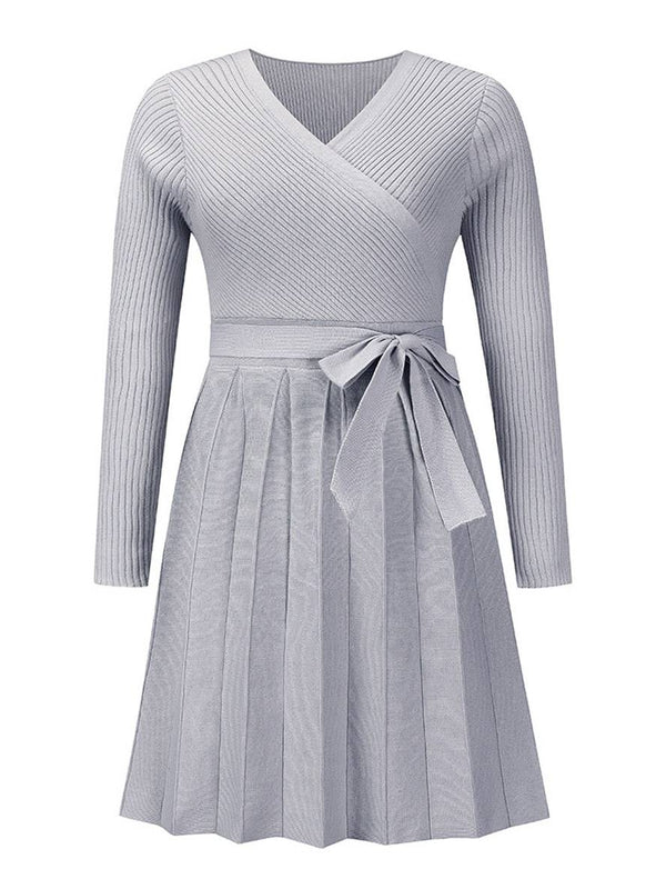 Vestido corto con escote en V, mangas largas y cinturón para un mira elegante y versátil
