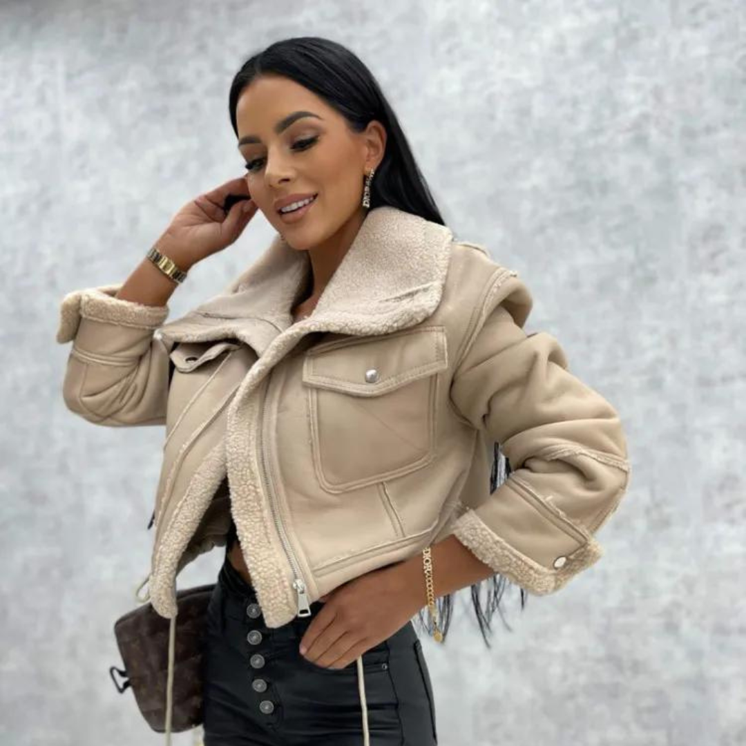 Chaqueta corta para mujer con diseño moderno y elegante