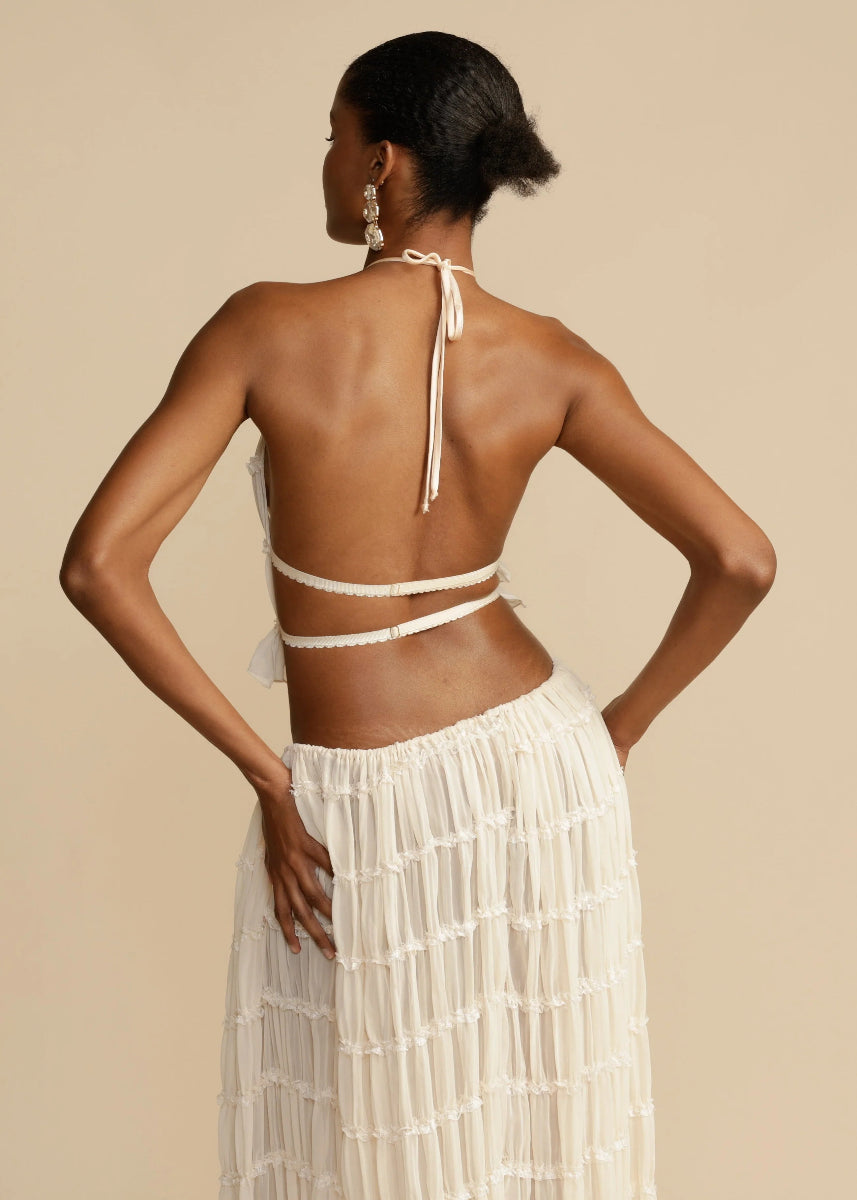 Conjunto veraniego ligero con top sin espalda y falda larga