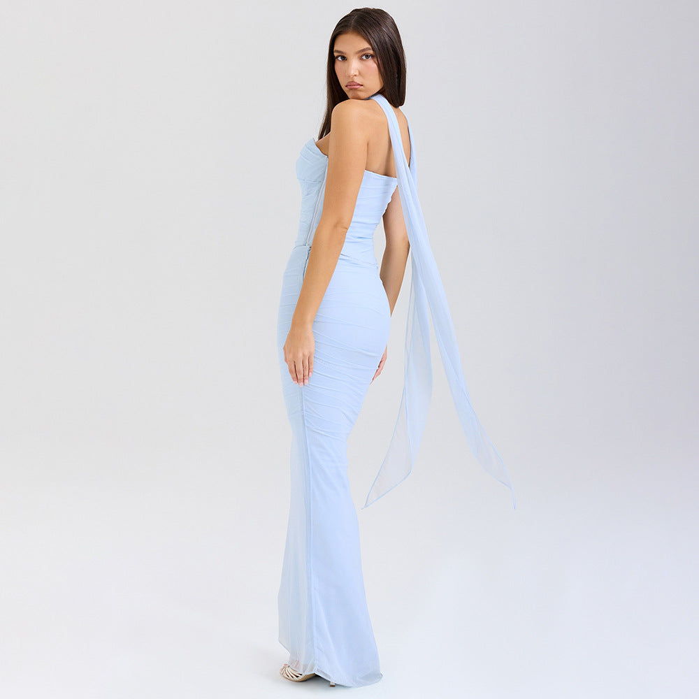 Vestido largo de noche sin tirantes con diseño de corsé y pañuelo elegante