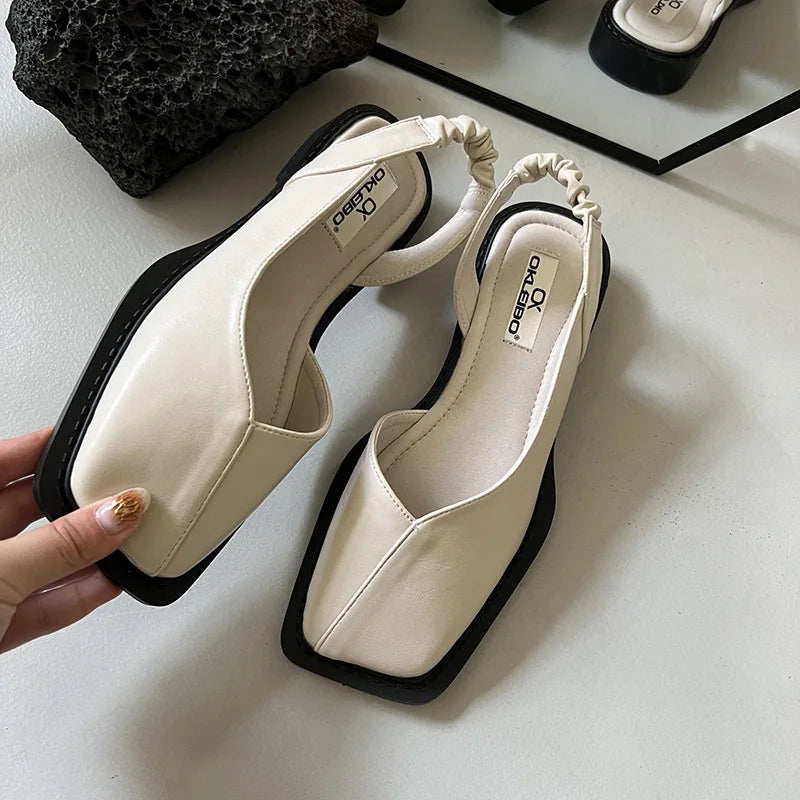 Sandalias femeninas modernas con punta cuadrada cerrada