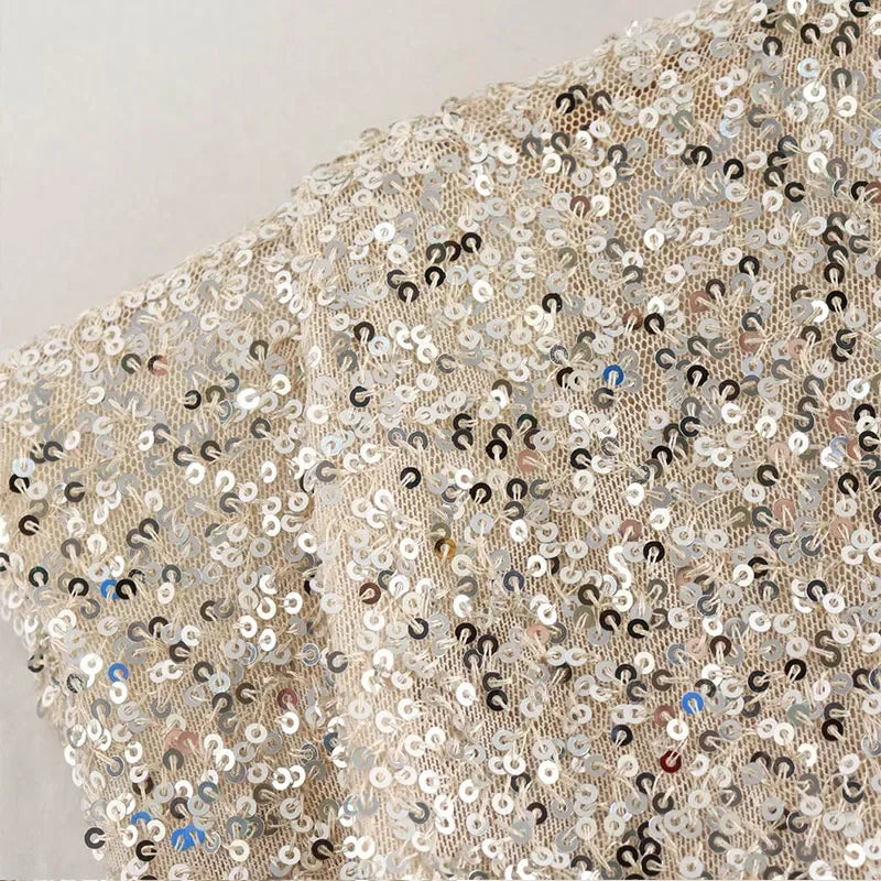Mini Vestido de Paillettes con Hombros Estructurados para Mujer: Elegancia y Glamour