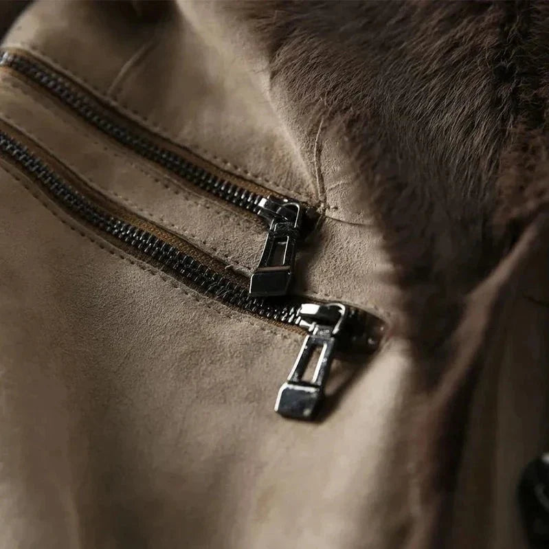 Chaqueta elegante para mujer con cuello de diseño moderno