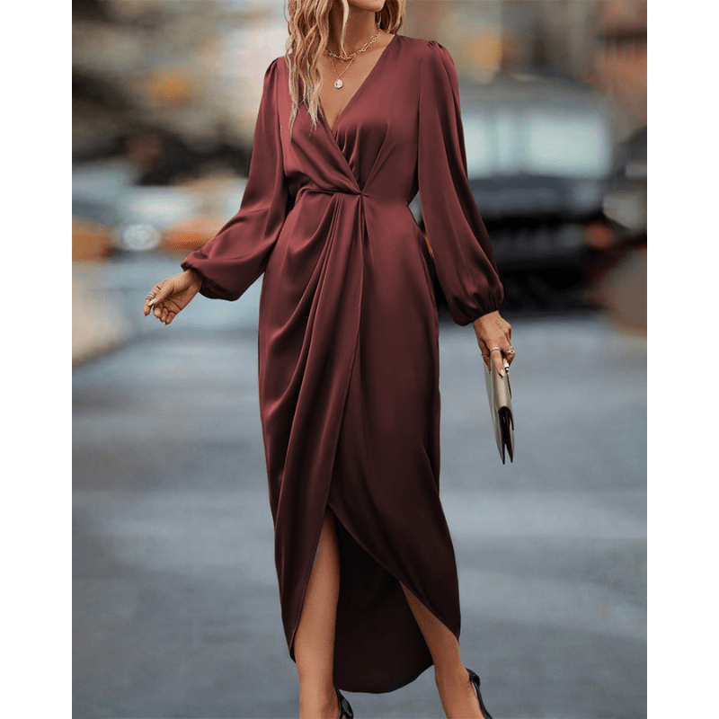 Vestido midi elegante con mangas largas y estilo moderno
