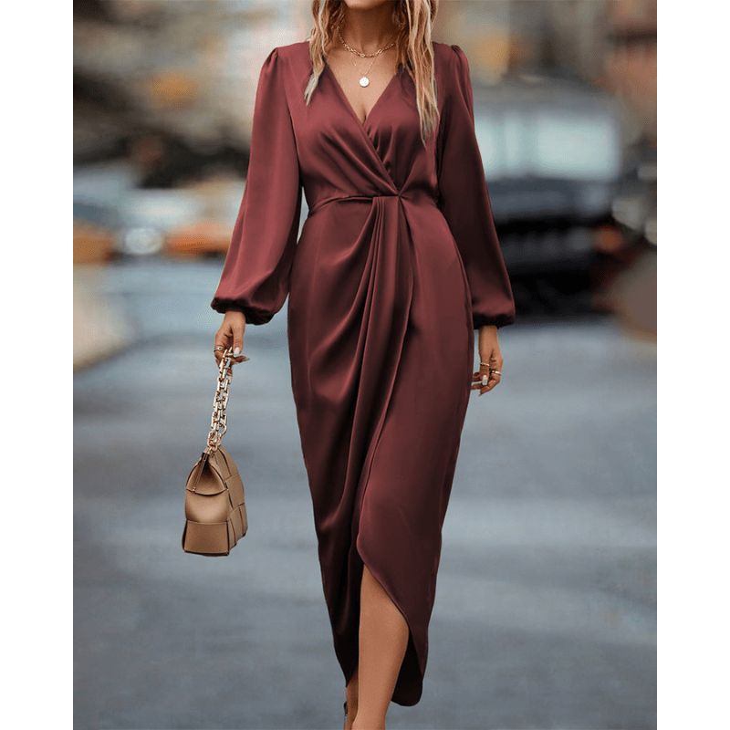 Vestido midi elegante con mangas largas y estilo moderno
