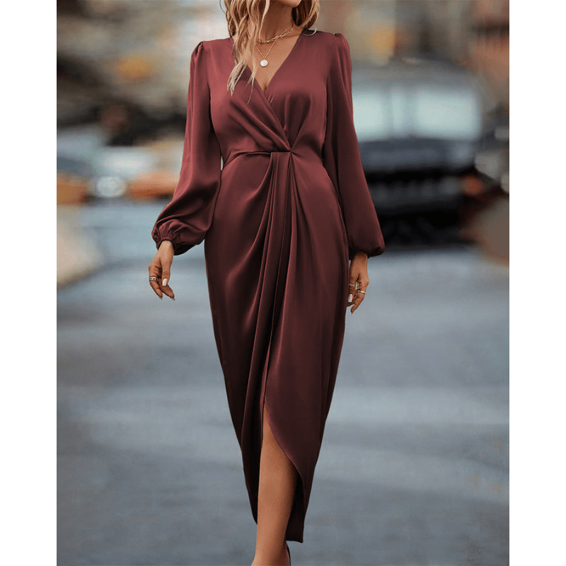 Vestido midi elegante con mangas largas y estilo moderno