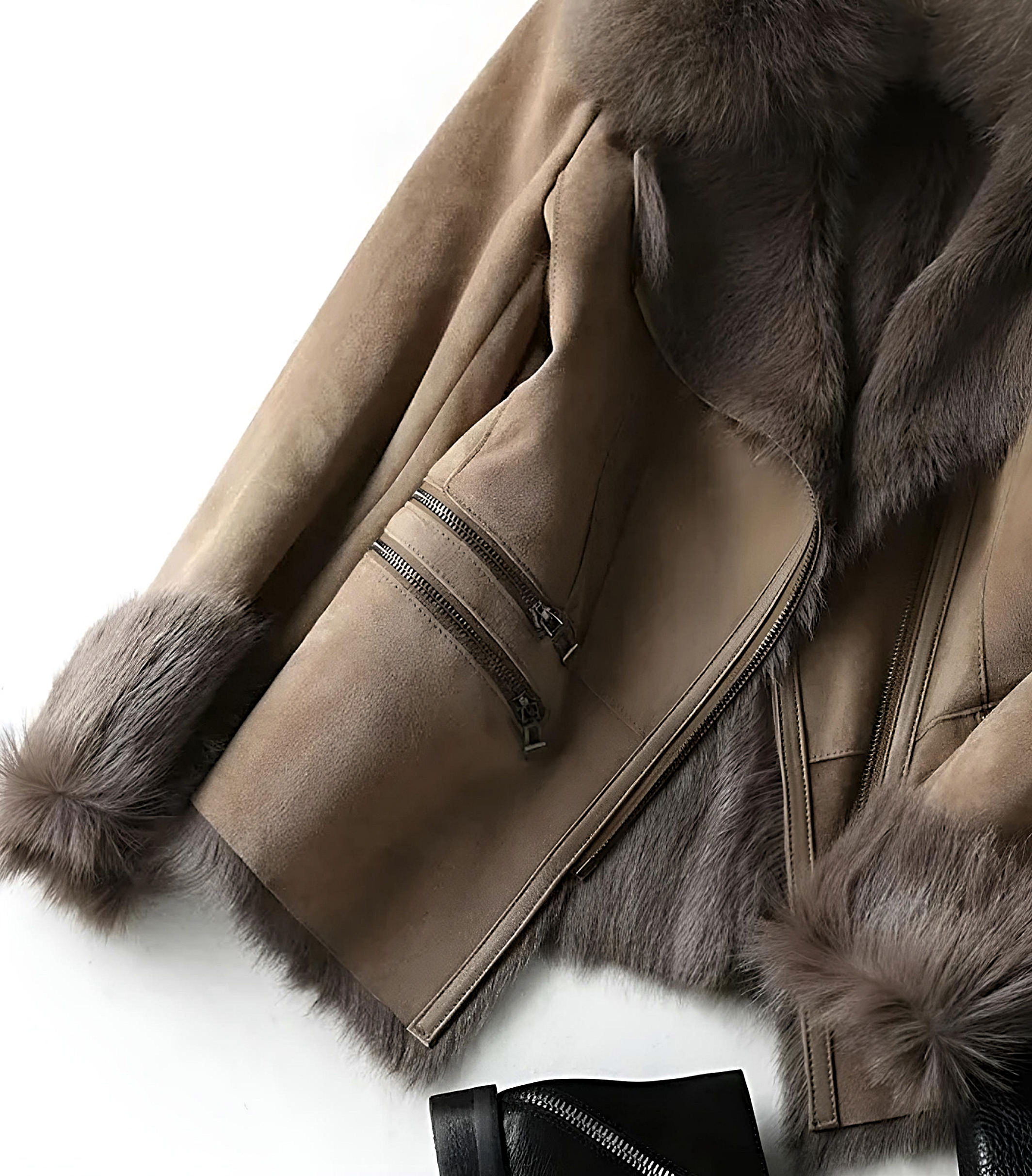 Chaqueta elegante para mujer con cuello de diseño moderno