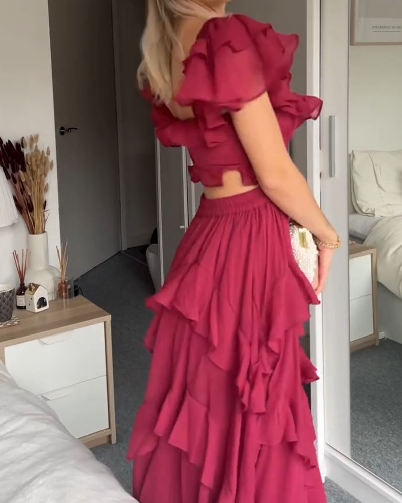 Vestido corto con volantes y escote cuadrado