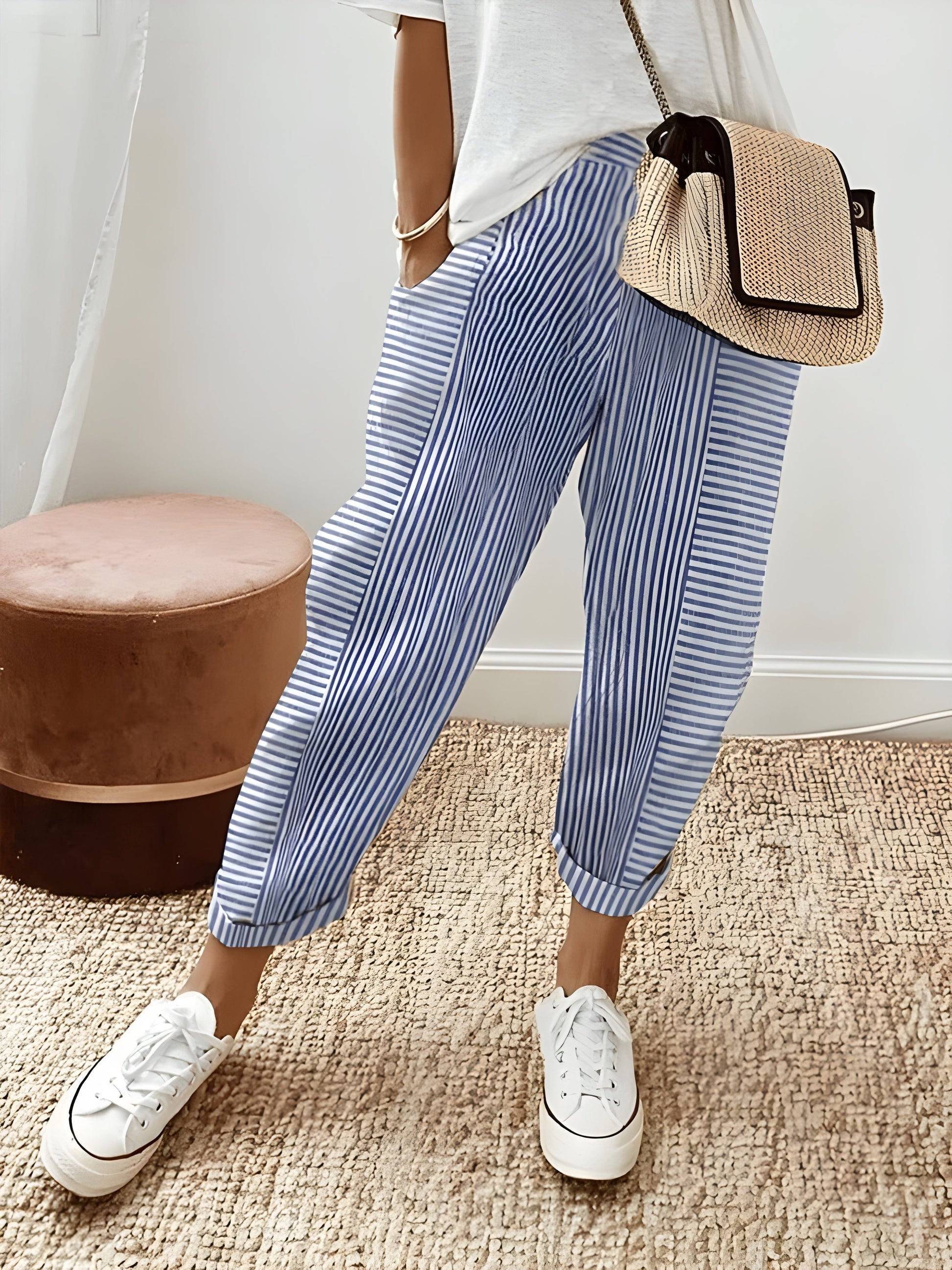 Pantalón ligero de verano para mujer con diseño de rayas finas