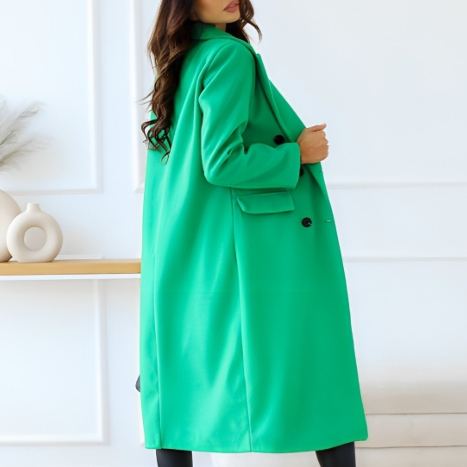 Abrigo elegante y acogedor para mujer en invierno