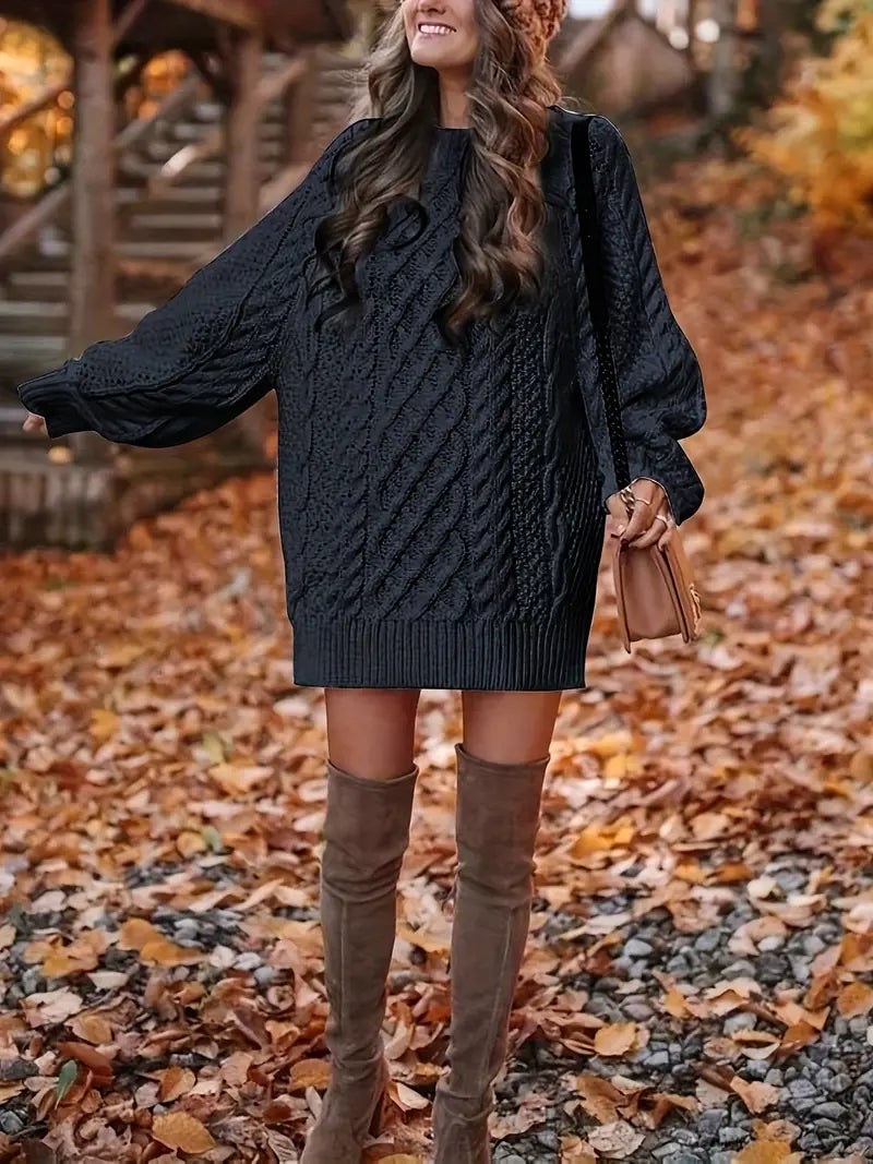 Vestido casual para mujer con cuello alto y diseño moderno