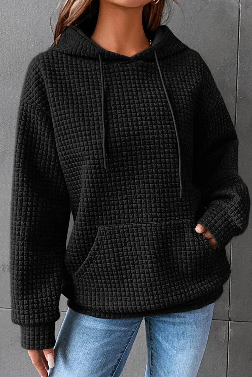 Sudadera negra acolchada con capucha y bolsillo estilo canguro