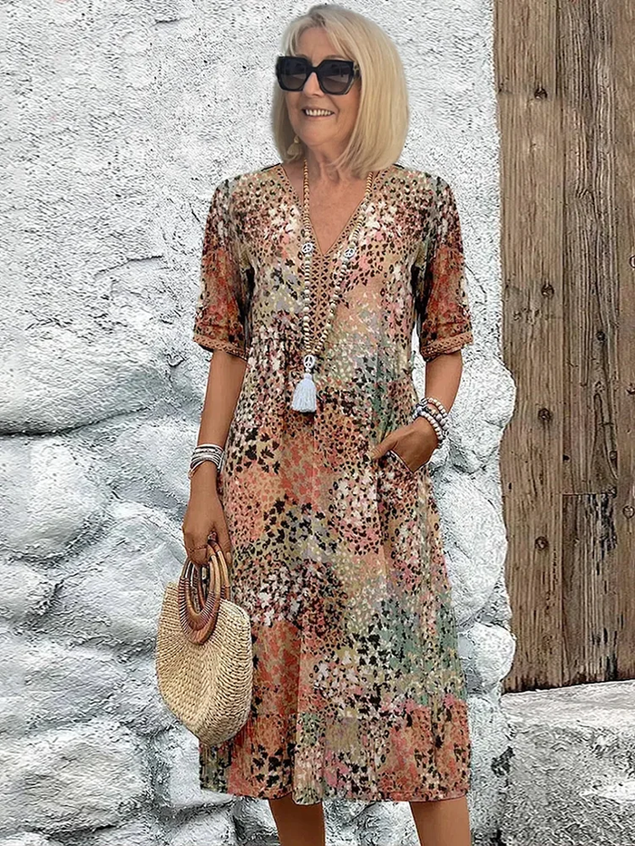 Vestido de media longitud con diseño llamativo y estilo moderno