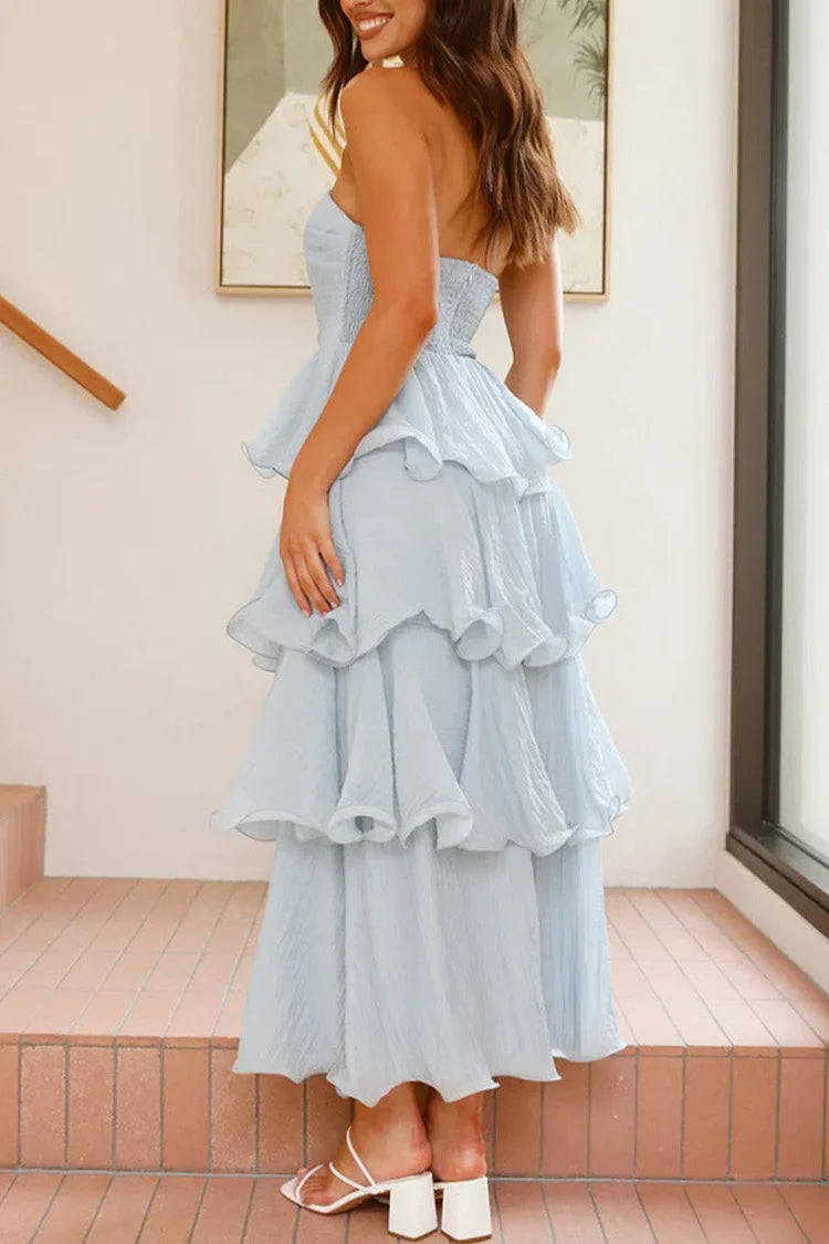 Vestido sin espalda con volantes y falda tipo pastel ideal para ocasiones especiales