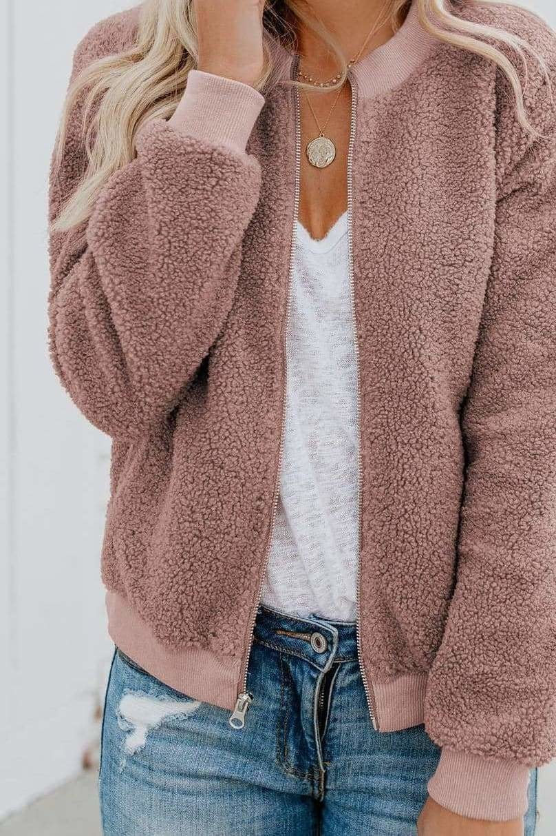 Cálida cazadora bomber estilo Teddy: comodidad y estilo en uno