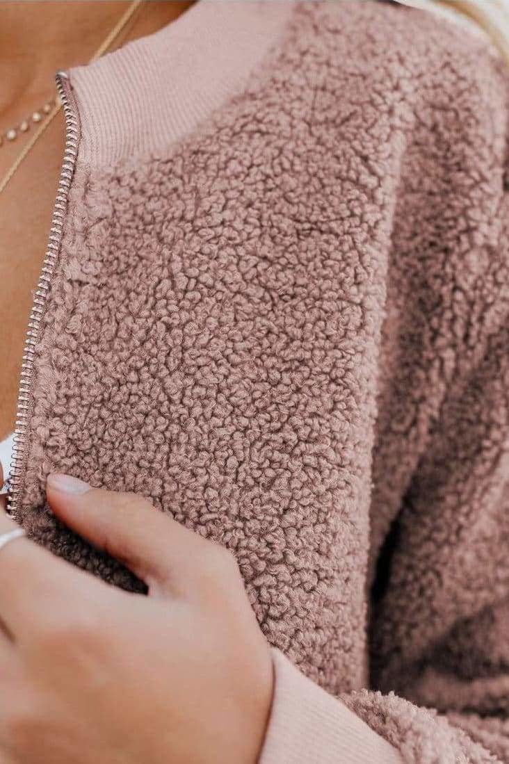 Cálida cazadora bomber estilo Teddy: comodidad y estilo en uno