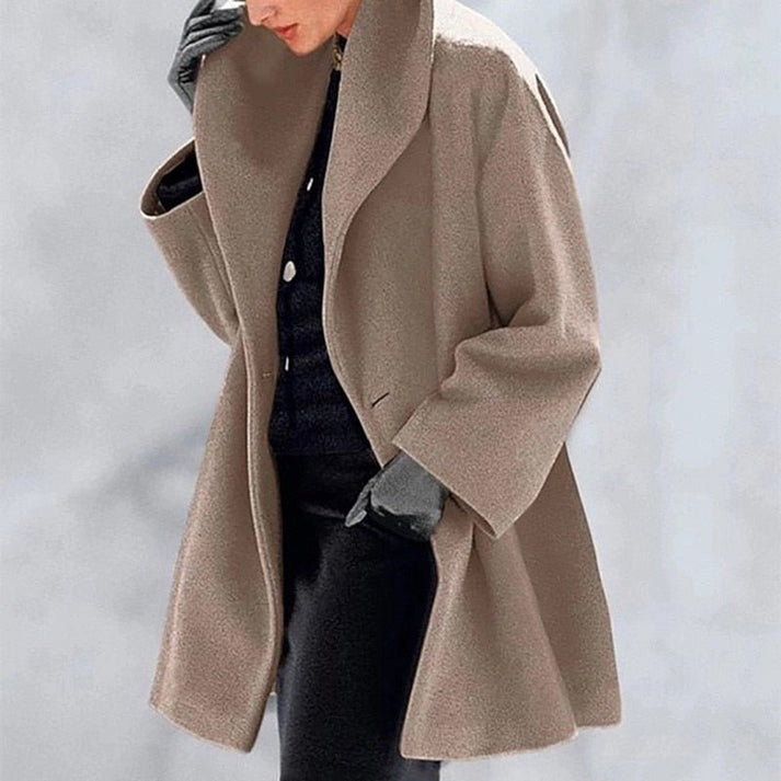 Abrigo elegante y moderno con cuello ancho ideal para días fríos