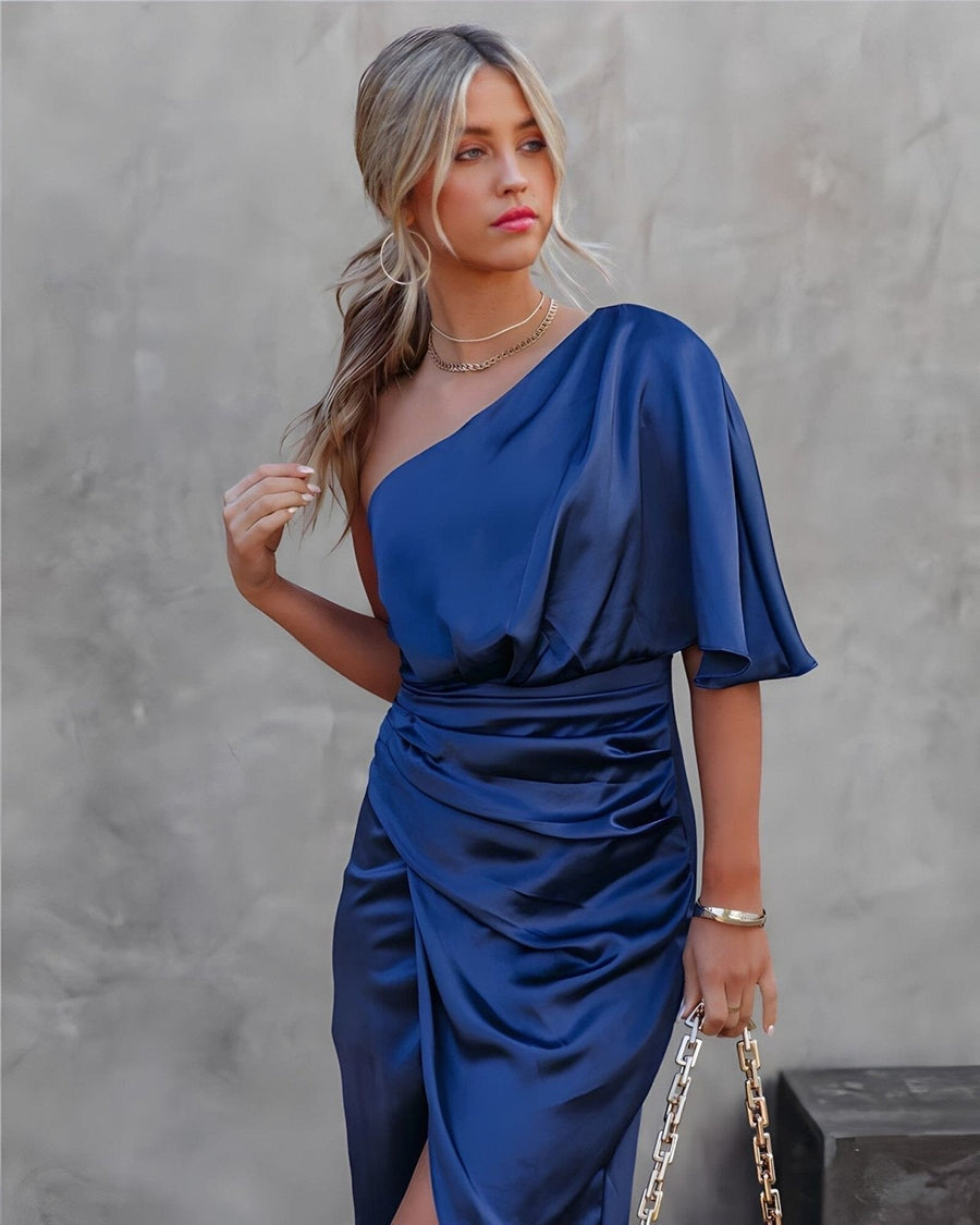 Vestido de noche elegante de un solo hombro con manga ancha y abertura