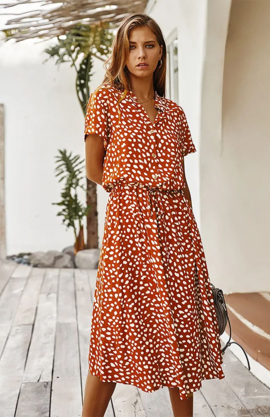 Vestido midi elegante ideal para primavera y entretiempo